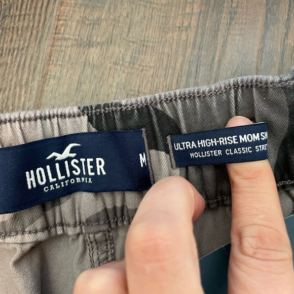 Hollister Camo Ultra High Rise Mom Shorts - Picture 3 of 4